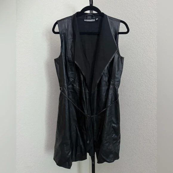 Lisa Rinna Collection Black Sleeveless Vest - Picture 1 of 5